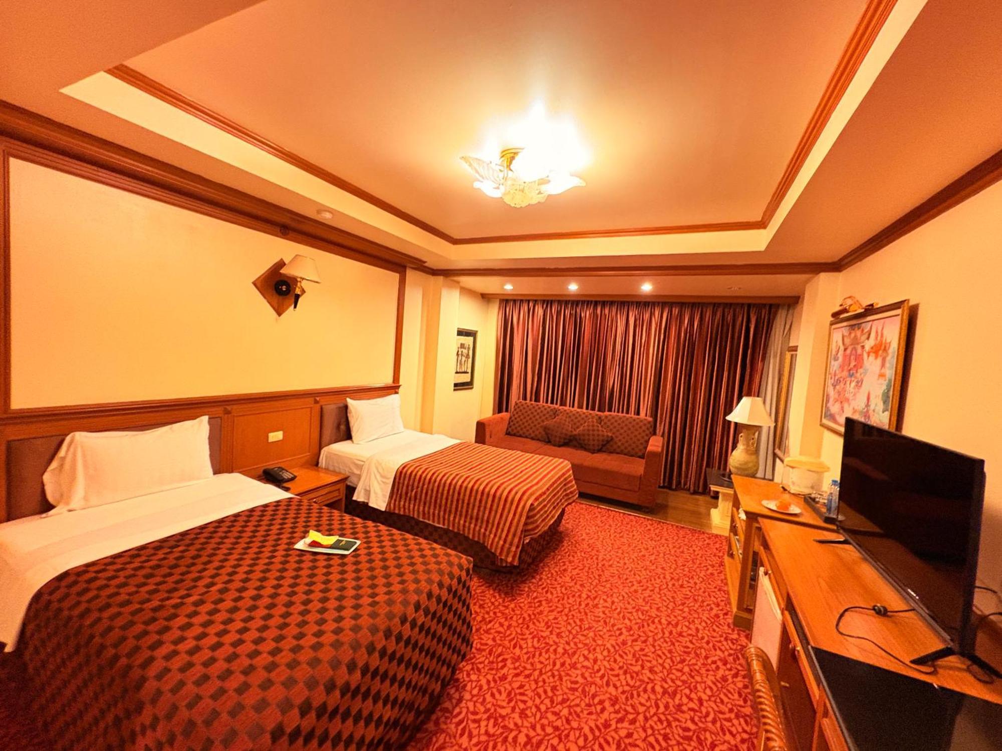 Taksilahotel Maha Sarakham Esterno foto