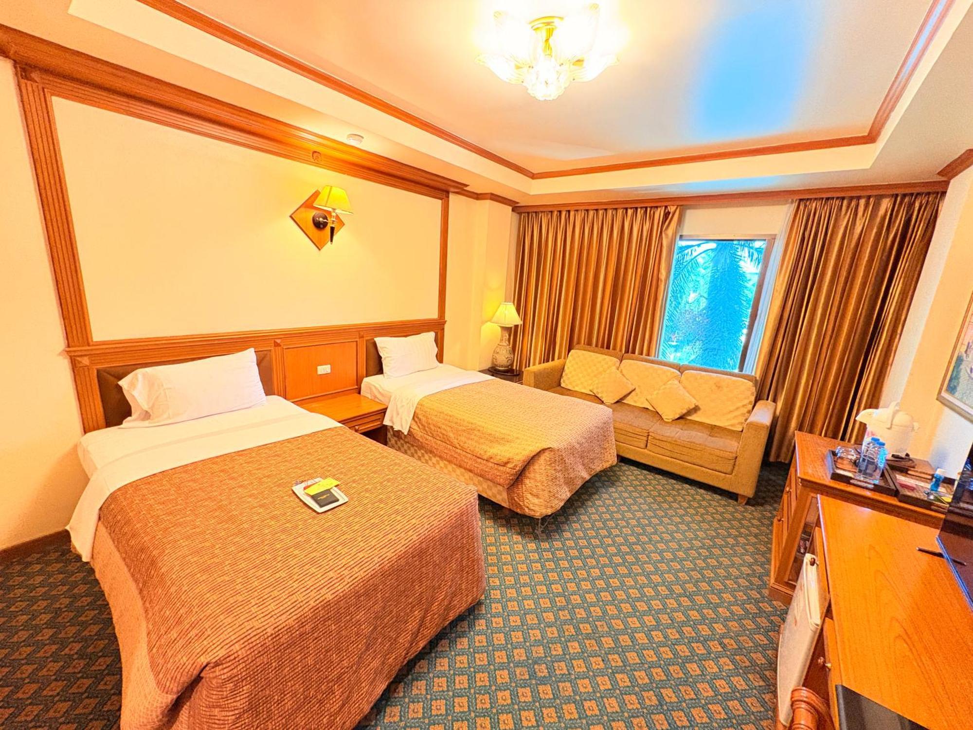Taksilahotel Maha Sarakham Esterno foto