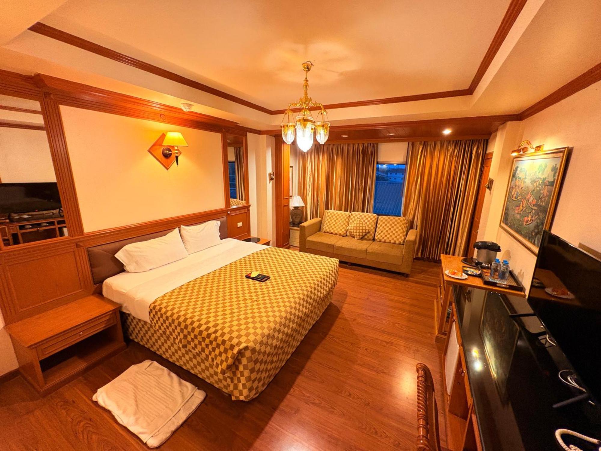 Taksilahotel Maha Sarakham Esterno foto