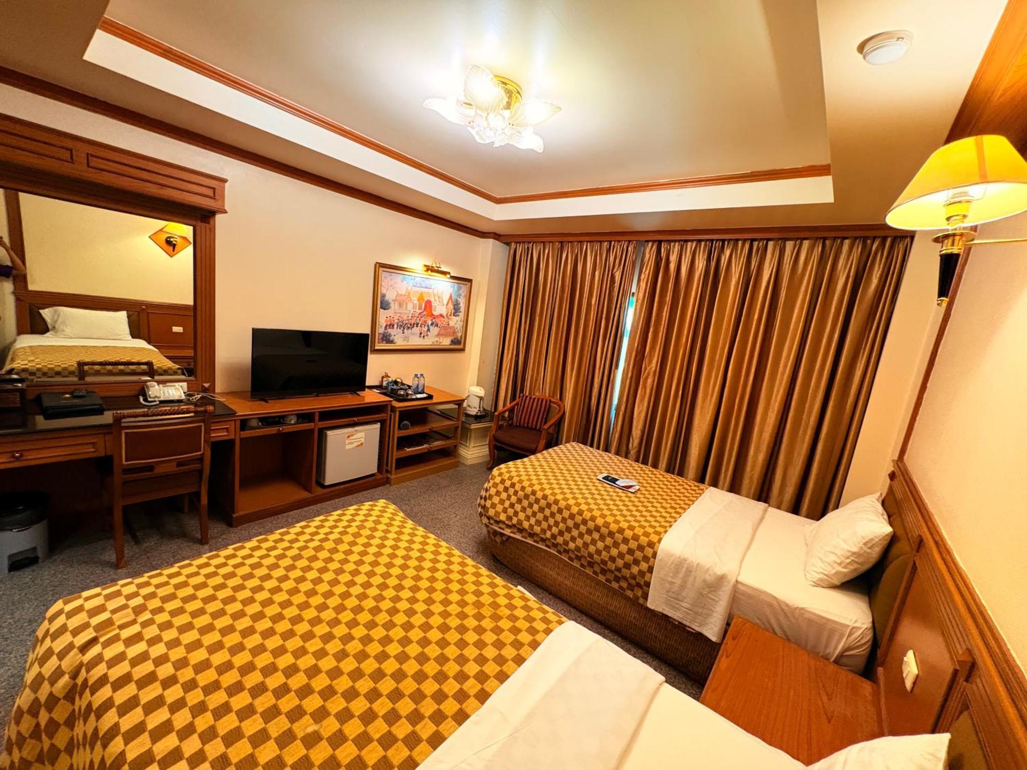 Taksilahotel Maha Sarakham Esterno foto